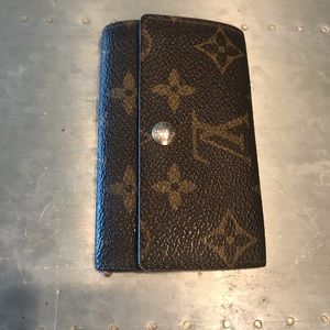 AUTHENTIC Louis Vuitton keyholder